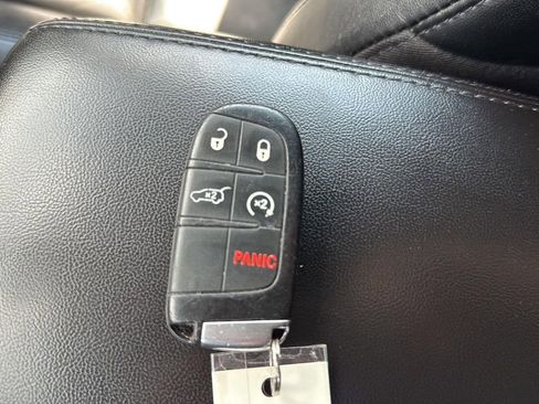 Used 2022 Jeep Grand Cherokee Limited image 24