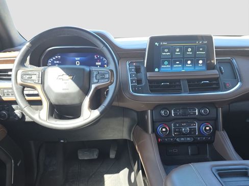 Used 2023 Chevrolet Suburban High Country image 13