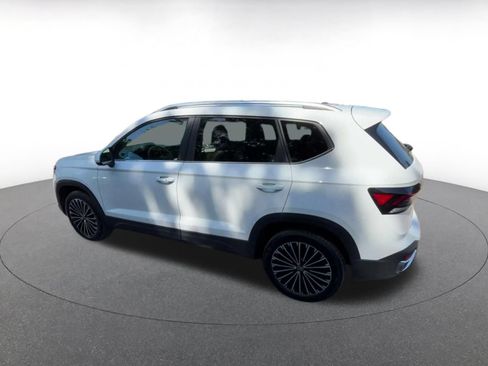Used 2026 Volkswagen Taos SE FWD image 9