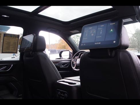 Used 2021 Chevrolet Suburban High Country image 15