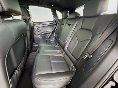 Used 2021 Porsche Macan image 24