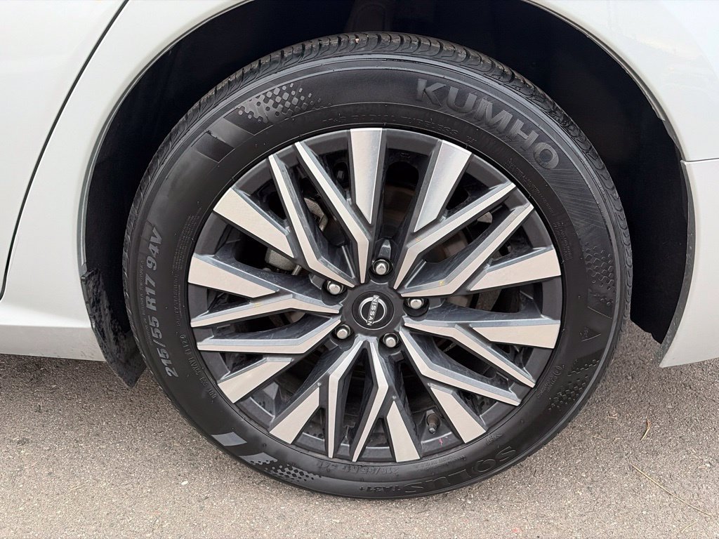 Used 2024 Nissan Altima 2.5 SV FWD image 32
