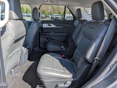 Certified 2025 Ford Explorer Active w/ Active Comfort Package AWD/4WD image 28