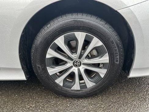 Used 2020 Toyota Prius Prime XLE image 29