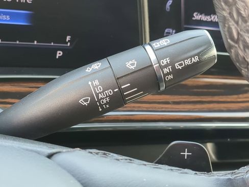 Used 2023 Cadillac Escalade ESV Premium Luxury image 34