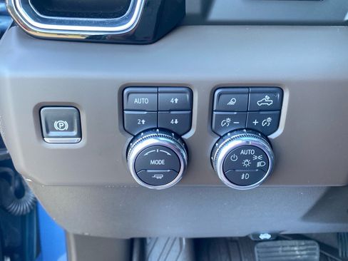 Used 2025 GMC Sierra 3500 Denali w/ Technology Package AWD/4WD image 23