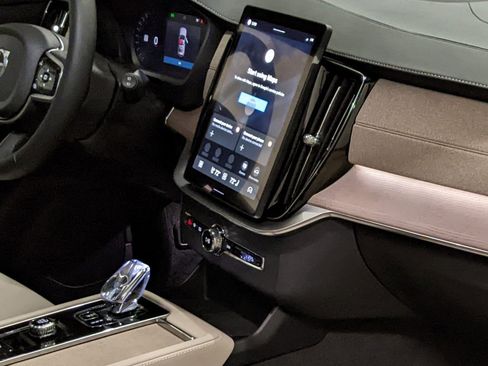 New 2026 Volvo XC90 B6 Plus w/ Protection Package Premier image 24