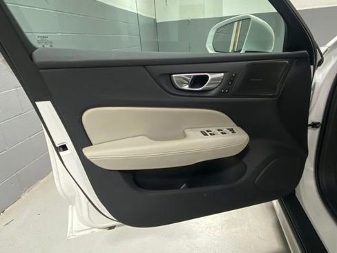 Used 2025 Volvo V60 B5 Cross Country Ultra AWD/4WD image 7
