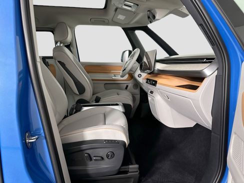 New 2025 Volkswagen ID. Buzz 1st Edition image 28