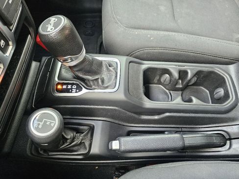 Used 2019 Jeep Wrangler Sport AWD/4WD image 43