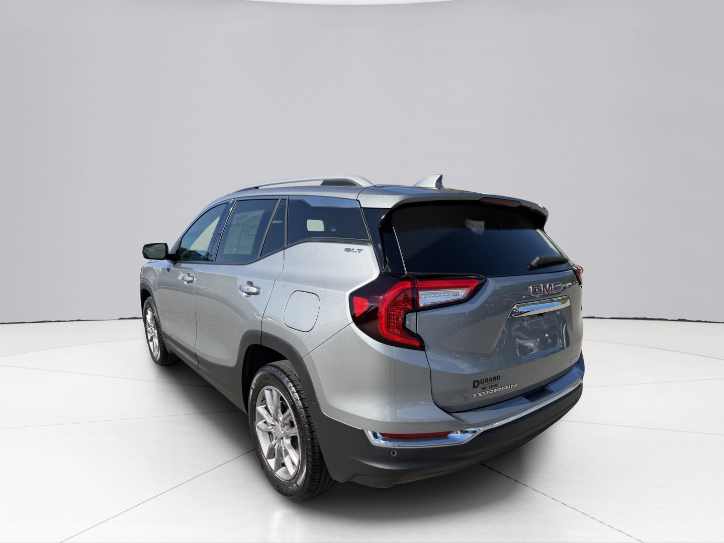 Used 2024 GMC Terrain SLT w/ LPO, Floor Liner Package AWD/4WD image 3