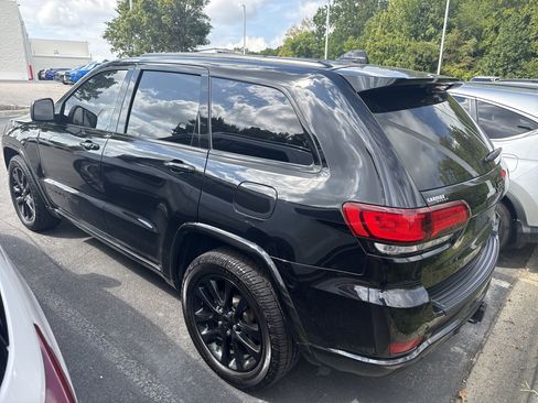 Used 2021 Jeep Grand Cherokee Laredo X RWD image 10