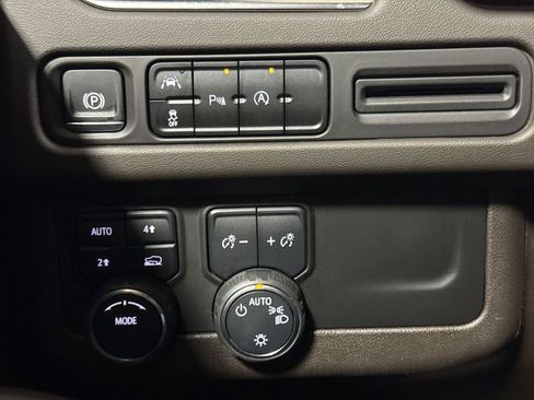 Used 2024 Chevrolet Suburban LT AWD/4WD image 19
