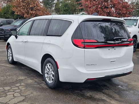 New 2026 Chrysler Pacifica Select FWD image 5