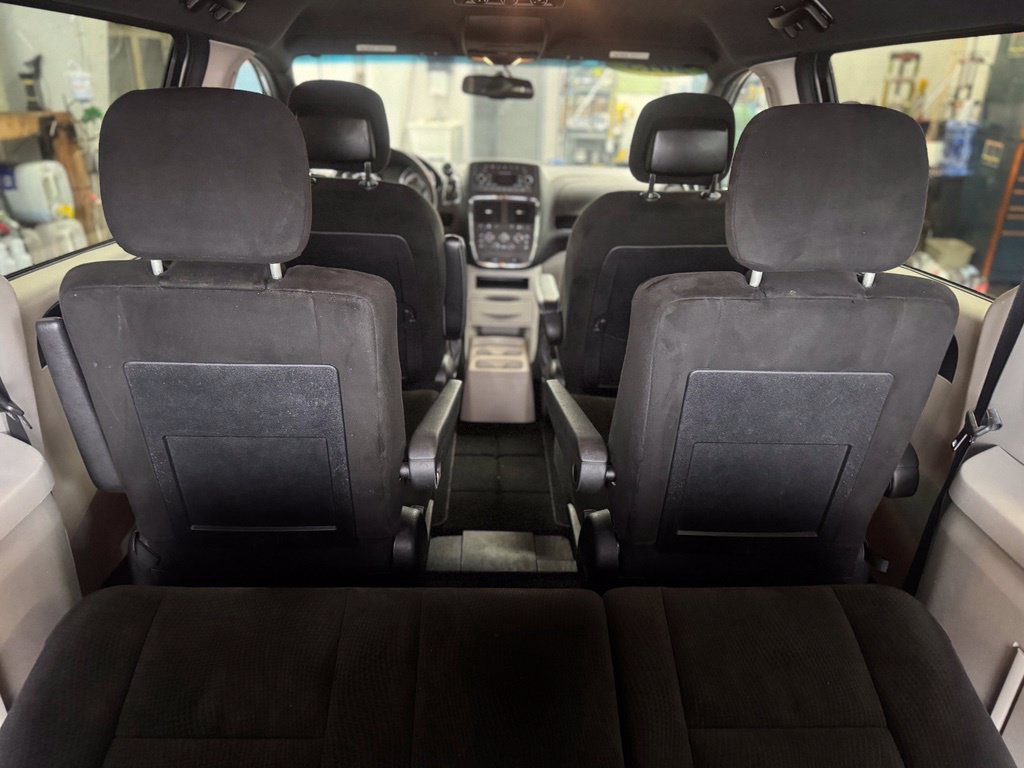 Used 2015 Dodge Grand Caravan SE FWD image 29