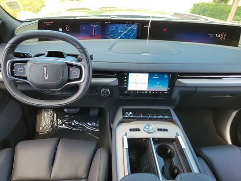 New 2026 Lincoln Navigator Reserve w/ Jet Appearance Package AWD/4WD image 9