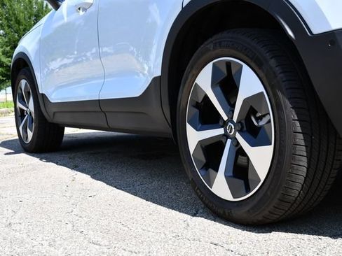 Used 2026 Volvo XC40 B5 Plus AWD/4WD image 10