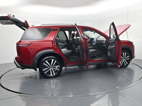 Used 2024 Nissan Pathfinder Platinum w/ Black Appearance Package AWD/4WD image 69