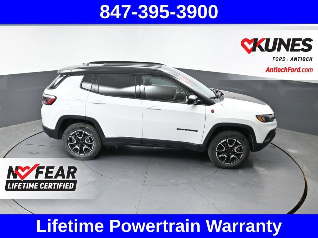 Used 2025 Jeep Compass Trailhawk AWD/4WD image 39