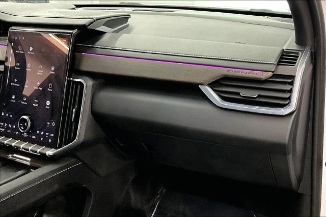Used 2024 GMC Acadia Denali AWD/4WD image 19