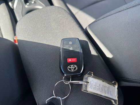 Used 2025 Toyota Corolla Cross LE image 22