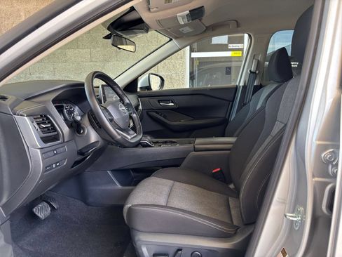 Used 2025 Nissan Rogue SV FWD image 29