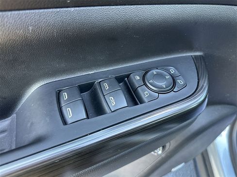 Used 2023 GMC Acadia SLT w/ Preferred Package image 13