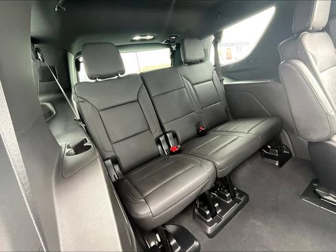 Used 2023 Chevrolet Tahoe Z71 w/ Luxury Package AWD/4WD image 30