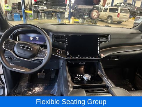 Used 2024 Jeep Wagoneer L Series II w/ Flexible Seating Group AWD/4WD image 14