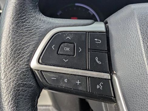 Used 2022 Toyota Sienna XLE image 11