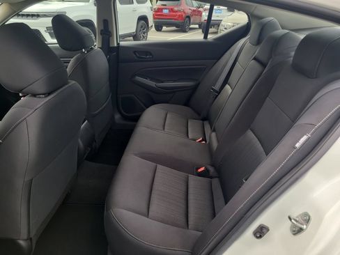 Used 2025 Nissan Altima 2.5 SV FWD image 12