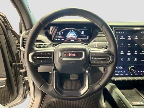 Used 2024 GMC Acadia AT4 w/ Luxury Package image 10