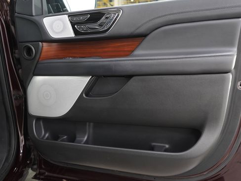 Used 2023 Lincoln Navigator Reserve w/ Equipment Group 201A AWD/4WD image 9