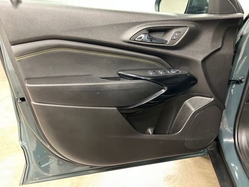 Certified 2025 Chevrolet Trax LT w/ Driver Confidence Package FWD image 15