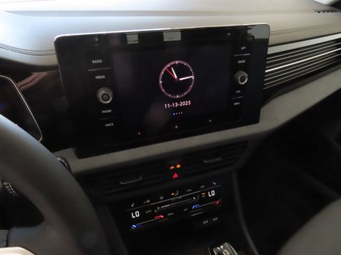 New 2026 Volkswagen Jetta SE FWD image 17