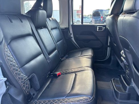 Used 2023 Jeep Wrangler Unlimited Sahara AWD/4WD image 18