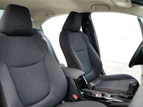Used 2022 Toyota Corolla LE FWD image 33