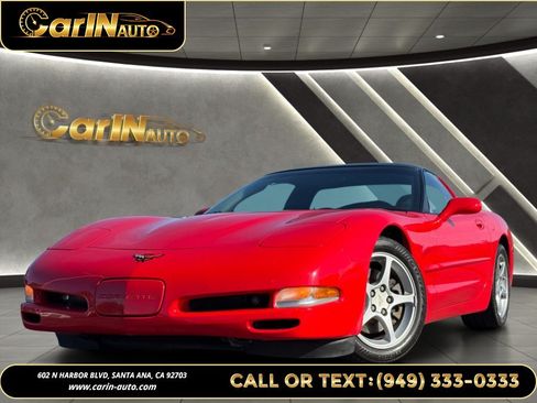 Used 2001 Chevrolet Corvette Coupe w/ Preferred Equipment Group1 RWD image 1