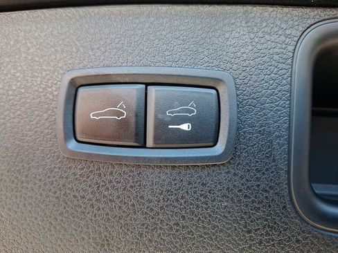 Used 2023 Porsche Macan AWD/4WD image 31
