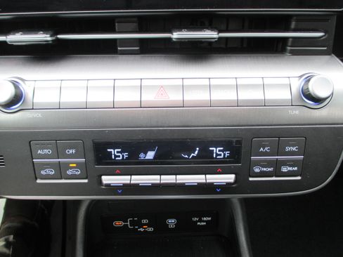 Used 2025 Hyundai Kona SEL FWD image 17
