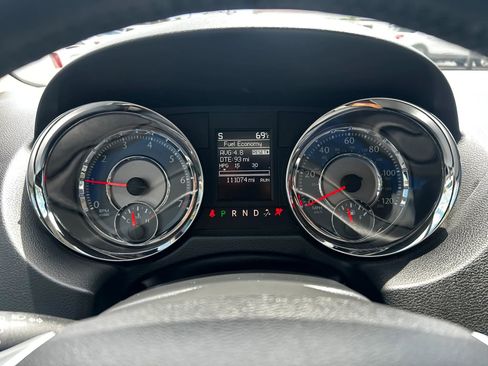 Used 2014 Chrysler Town & Country Touring w/ Driver Convenience Group FWD image 29