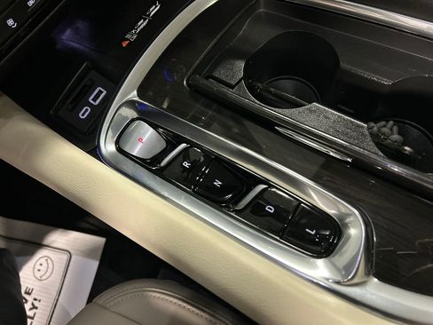 Used 2023 Buick Enclave Essence w/ Experience Buick Package FWD image 20