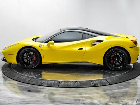 Used 2019 Ferrari 488 GTB RWD image 9