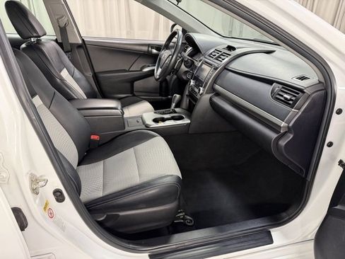 Used 2014 Toyota Camry SE image 7