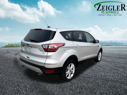 Used 2017 Ford Escape SE FWD image 6