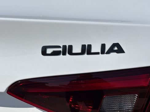 Used 2019 Alfa Romeo Giulia RWD image 25