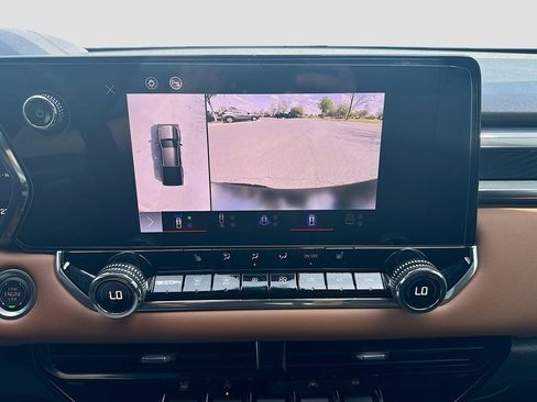 Used 2024 GMC Canyon AT4 w/ Technology Package image 13