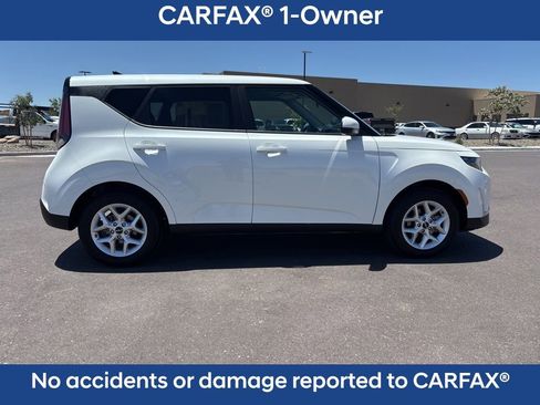 Used 2025 Kia Soul LX w/ LX Technology Package FWD image 4