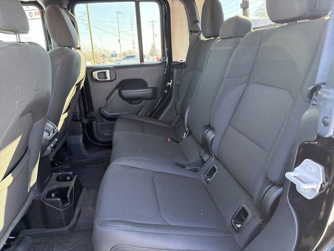 Certified 2022 Jeep Gladiator Willys image 9