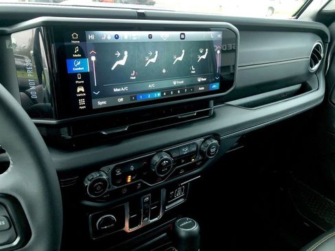 Used 2025 Jeep Gladiator Sport AWD/4WD image 29